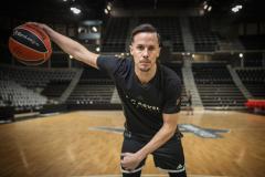 euroliga-update: monaco was te zwak tegen maccabi, terwijl dubai asvel onder druk zet in spannende wedstrijden.