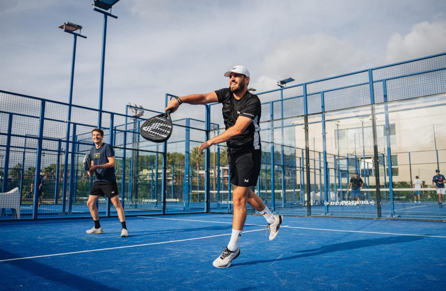 ontdek hoe graulhet de snelle opkomst van padel omarmt en deze dynamische sport in de gemeenschap bevordert.