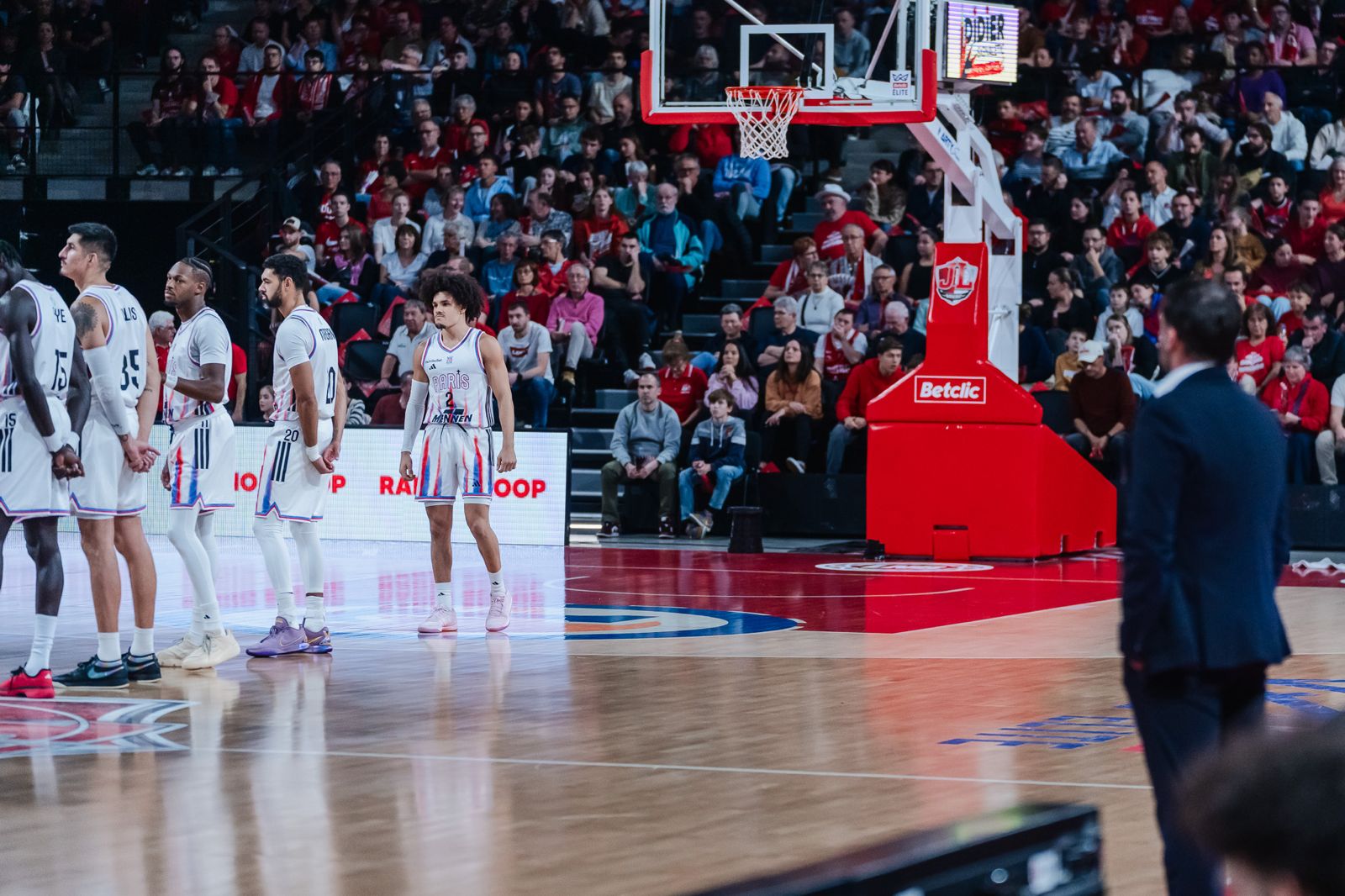 interview met de auch bc basketbalsters over een cruciaal keerpunt in hun seizoen en de toekomst van het team.