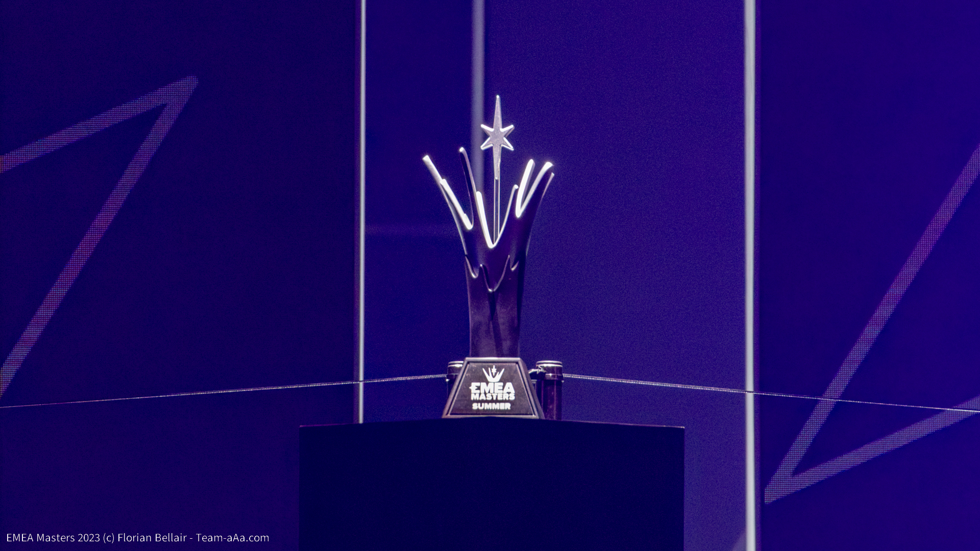 karmine corp leidt de emea league of legends met indrukwekkende prestaties en strategisch spel.