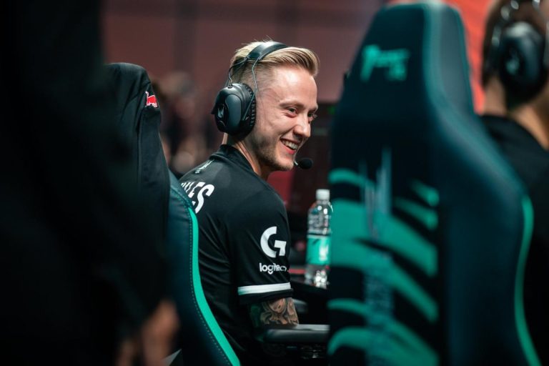 karmine corp leidt de emea league of legends competitie met indrukwekkende prestaties en toewijding.
