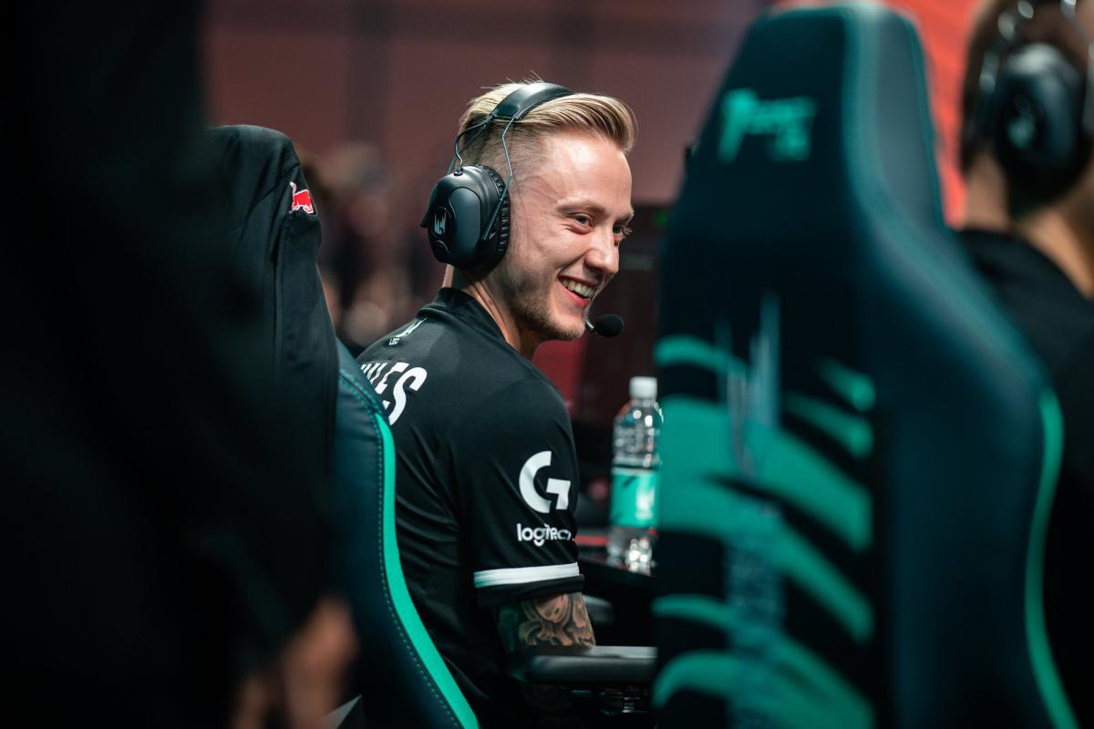 karmine corp leidt de emea league of legends competitie met indrukwekkende prestaties en toewijding.