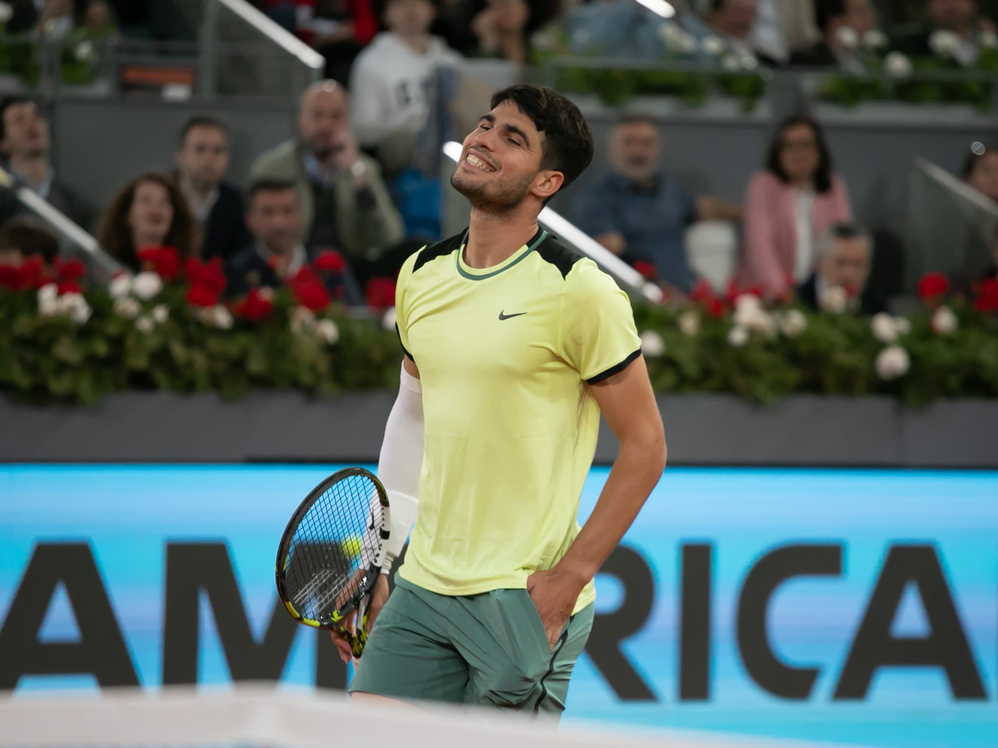 bekijk de achtste finale van het atp masters 1000 toernooi tussen alcaraz en ruud. ontdek op welke zender en tijd je de spannende wedstrijd live kunt volgen.