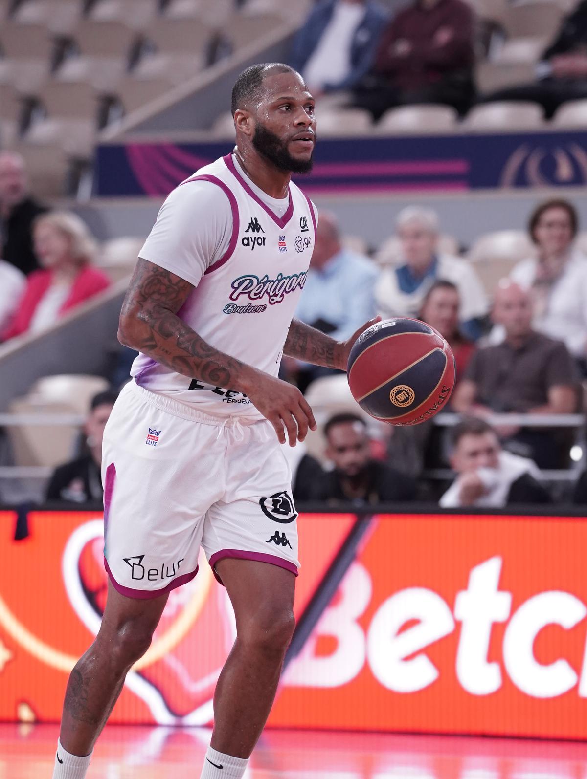 ontdek de belangrijkste overwinningen van saint-front en bergerac in de basketbalcompetitie van dordogne.