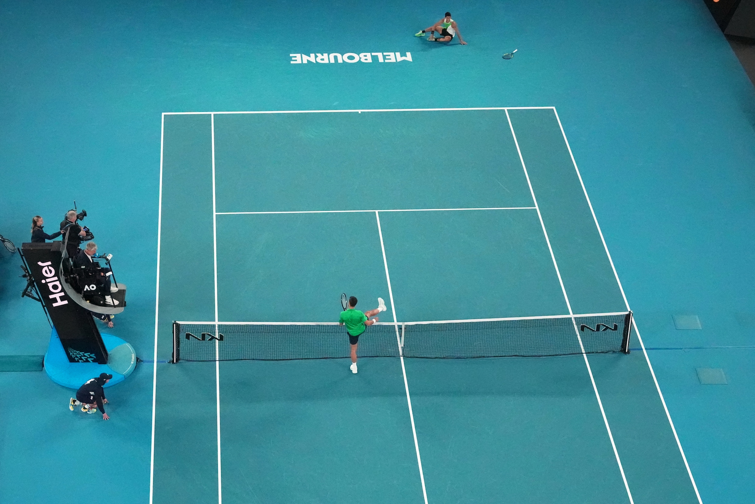 djokovic krijgt gelijk na kritiek op rinderknech: lees het volledige nieuws en de reactie van djokovic op de controverse.