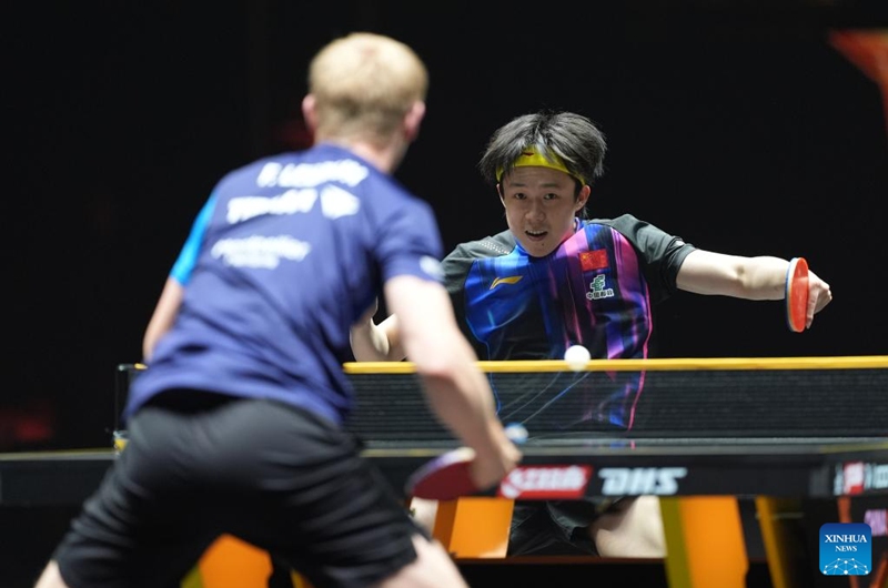 felix lebrun struikelt opnieuw tegen wang chuqin tijdens het toernooi in singapore, een spannende wedstrijd vol verrassingen en actie.