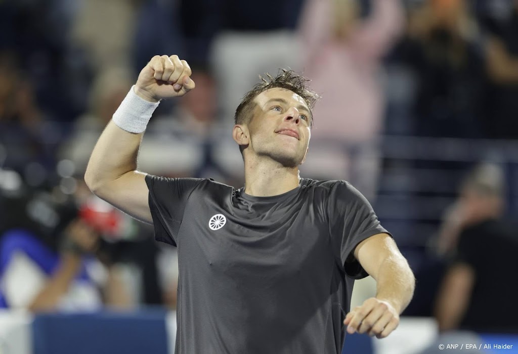 tennis: spelers van toernooi in de vae geëvacueerd vanwege noodsituatie. lees meer over de evacuatie en de impact op het toernooi.
