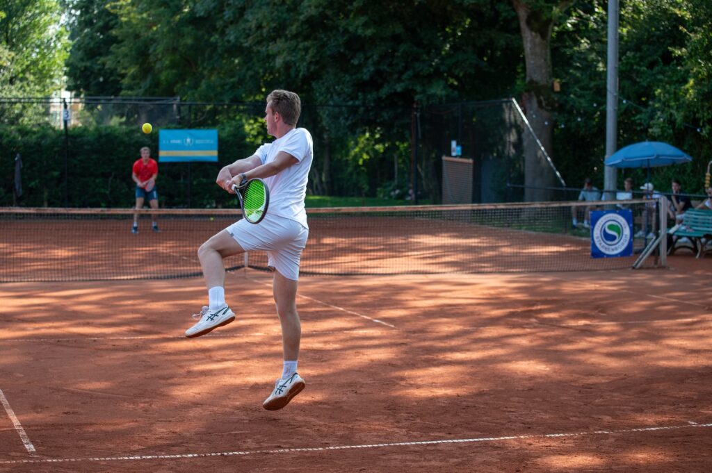 het tennisfestival in bissy vestigde een nieuw record met deelname en trok een top vrouwenkoppel aan voor spannende wedstrijden en sportief spektakel.