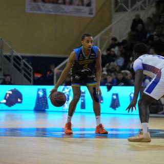 vincent dumestre is de nieuwe coach van jda, klaar om het team naar nieuwe hoogten te leiden met zijn expertise en visie.
