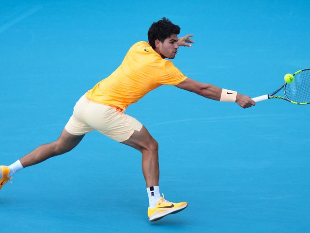 liveverslag van de monte-carlo masters: humbert verliest van sinner, alcaraz aanwezig voor spannende tennisactie.