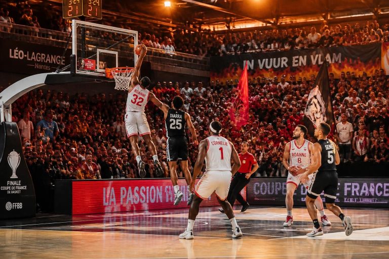 basketbal: dit weekend staat léo-lagrange in vuur en vlam voor de langverwachte finalewedstrijden van de beker. mis geen moment van de spannende actie en ondersteun je favoriete team!