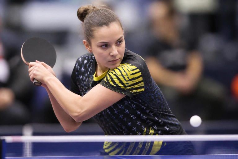 volg isa cok, loyaal aan het quimper cornouaille tt-shirt, terwijl ze zich voorbereidt op het nieuwe seizoen in de tafeltennis pro a dames competitie.