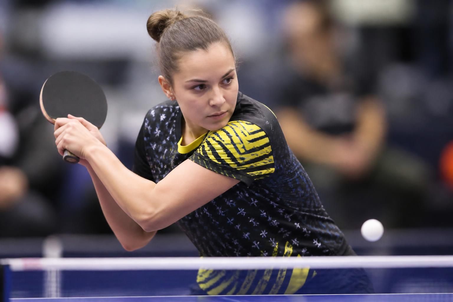 volg isa cok, loyaal aan het quimper cornouaille tt-shirt, terwijl ze zich voorbereidt op het nieuwe seizoen in de tafeltennis pro a dames competitie.