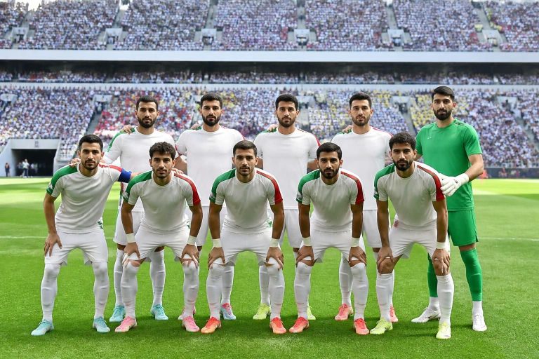 ontdek de voorspelde opstelling van het iraanse voetbalteam voor het wk 2026, inclusief kernspelers en tactische inzichten.